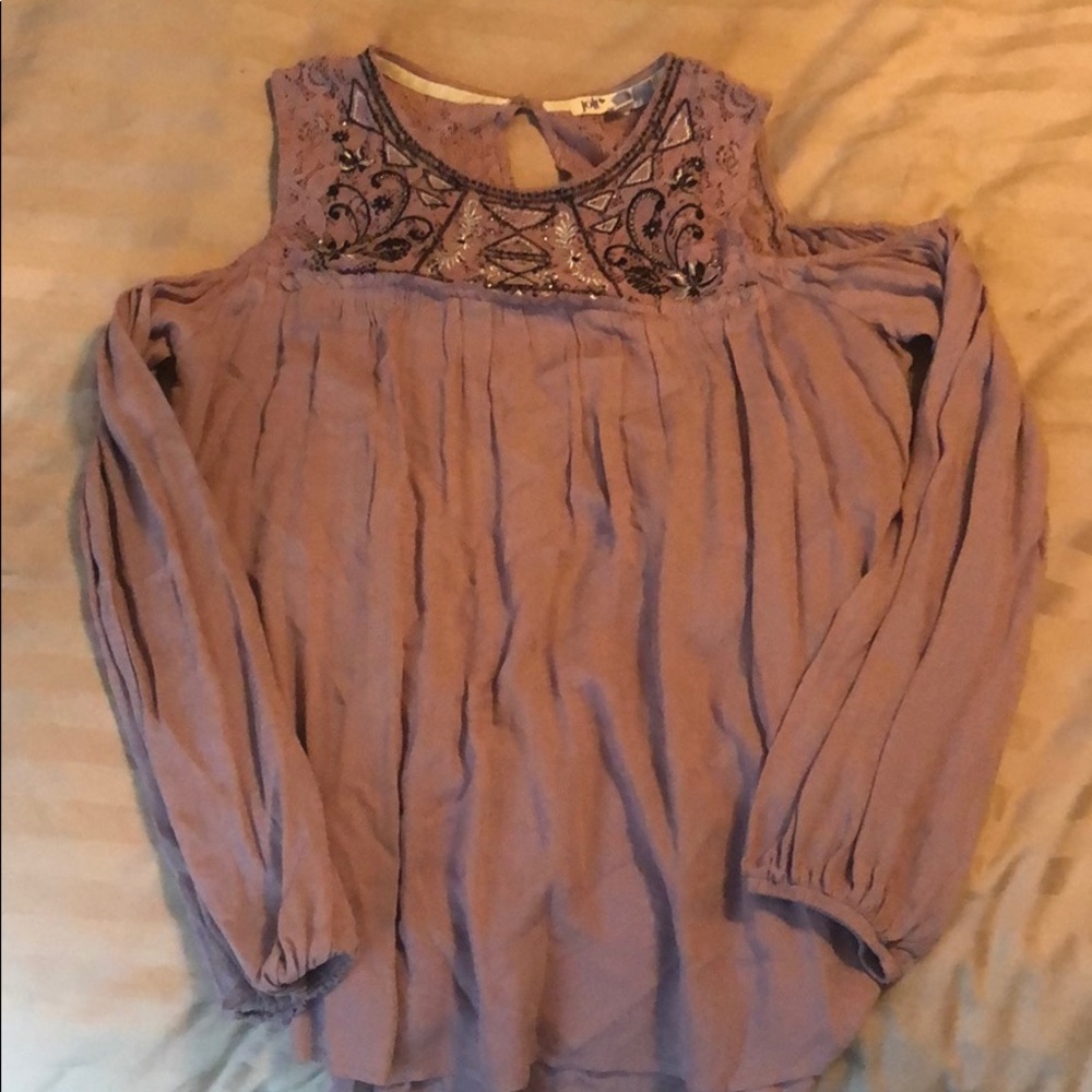 Mauve off the shoulder long sleeve. Detailed neck